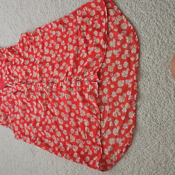 Red Daisy Print Lace Cutout Tank Top Blouse - Picture 3 of 9